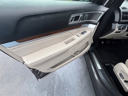 Used 2018 Ford Explorer Limited image 14