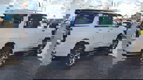 New 2025 Chevrolet Suburban Premier image 8