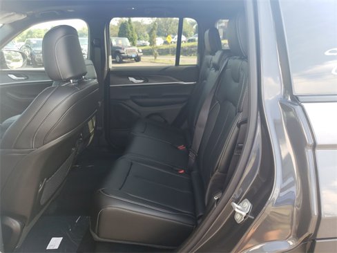 New 2025 Jeep Grand Cherokee Limited w/ Black Appearance Package image 36