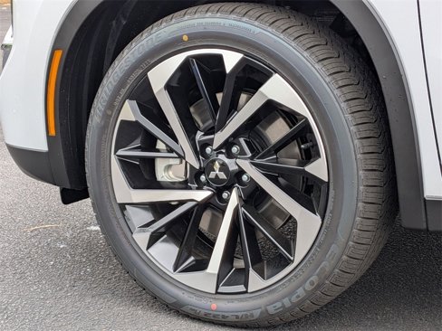 New 2025 Mitsubishi Outlander SE image 30