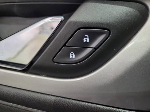 Used 2022 Chevrolet Traverse LT image 45