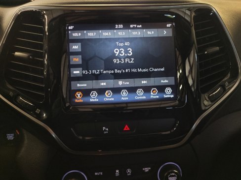 Used 2019 Jeep Cherokee Limited image 25