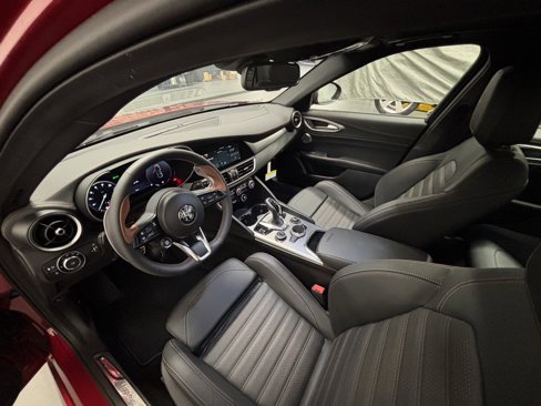 New 2025 Alfa Romeo Giulia AWD w/ Driving Assist Package image 5