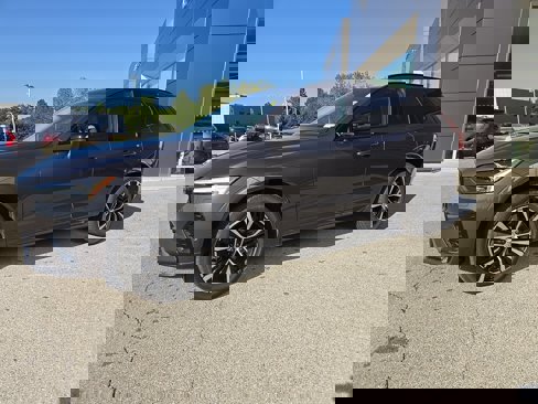 Certified 2025 Volvo XC60 B5 Plus image 1