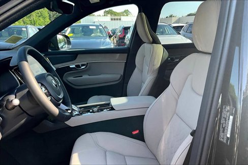 New 2026 Volvo XC90 B6 Plus w/ Protection Package Premier image 13