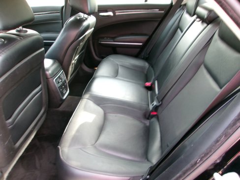 Used 2015 Chrysler 300 C image 7