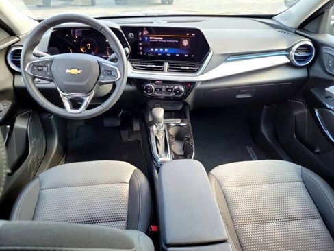 Used 2025 Chevrolet Trax LT w/ Driver Confidence Package image 12
