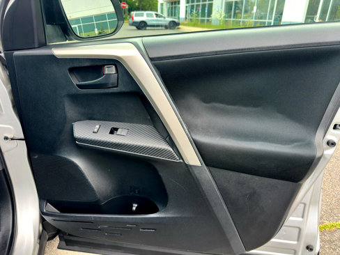 Used 2015 Toyota RAV4 LE image 17