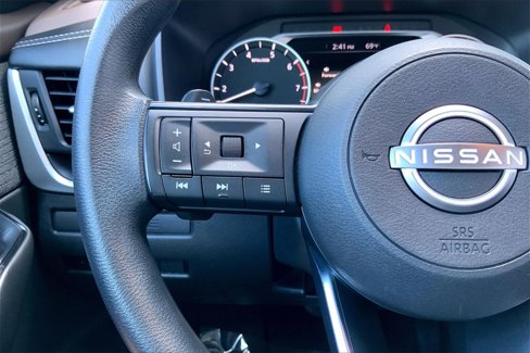 Used 2023 Nissan Rogue S image 21