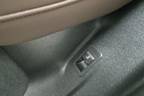 Used 2025 BMW iX xDrive50 image 26