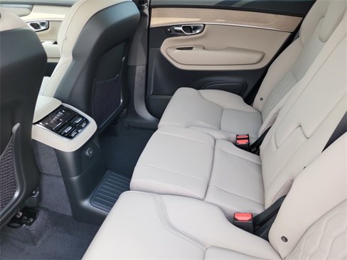 New 2026 Volvo XC90 T8 Plus image 13