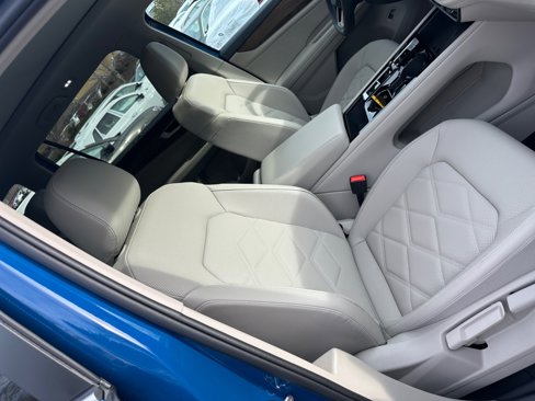 New 2025 Volkswagen Atlas SE image 28