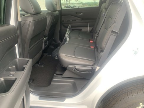 New 2025 Nissan Pathfinder SL image 25