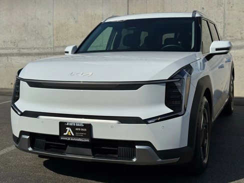 Used 2025 Kia EV9 Wind image 13