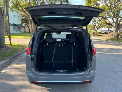 New 2025 Chrysler Pacifica Select image 30