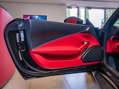 Used 2024 Ferrari Roma Spider image 8