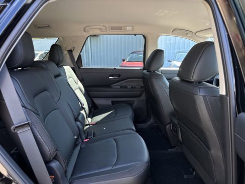 New 2025 Nissan Pathfinder SL image 31
