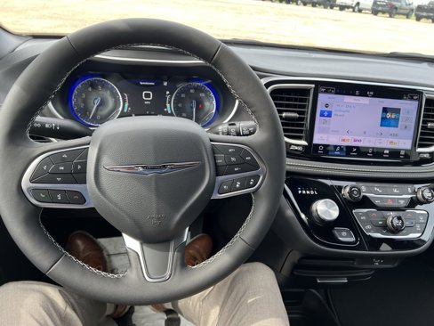 New 2026 Chrysler Pacifica Select image 27