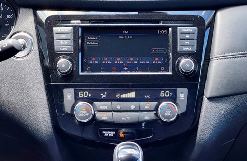 Used 2018 Nissan Rogue SL image 17