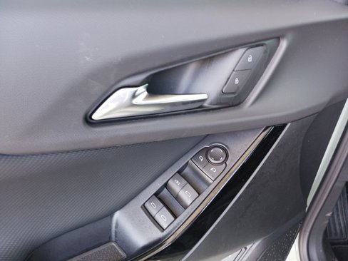 New 2026 Chevrolet Equinox LT w/ Convenience Package II image 9