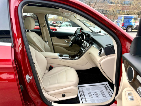 Used 2020 Mercedes-Benz GLC 300 4MATIC image 26