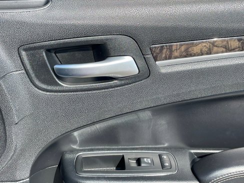 Used 2018 Chrysler 300 Limited w/ Safetytec Plus Group image 14