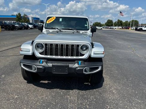 Used 2024 Jeep Wrangler Unlimited Sahara image 2