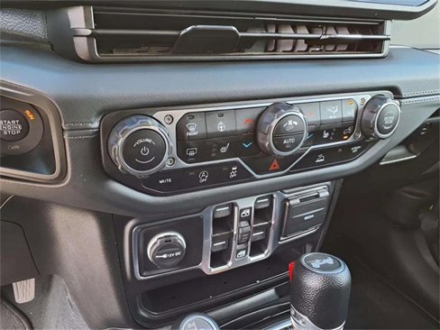 Used 2024 Jeep Wrangler Sahara image 16