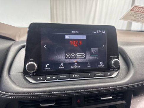 Used 2023 Nissan Rogue SV image 17