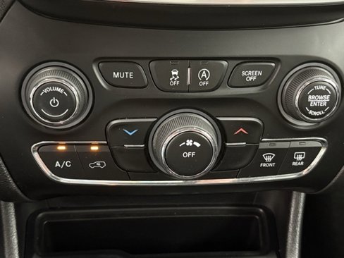 Used 2019 Jeep Cherokee Latitude Plus w/ Trailer Tow Group image 24