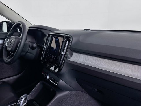 Used 2025 Volvo XC40 B5 Plus image 29