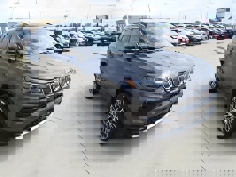 Used 2022 Jeep Compass Limited w/ Elite Group image 9