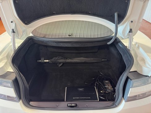 Used 2015 Aston Martin DB9 Coupe image 39
