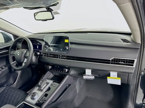 New 2024 Mitsubishi Outlander SEL image 35