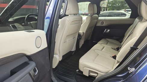 Used 2018 Land Rover Discovery HSE image 23