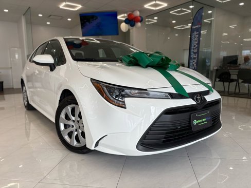 Used 2023 Toyota Corolla LE image 3
