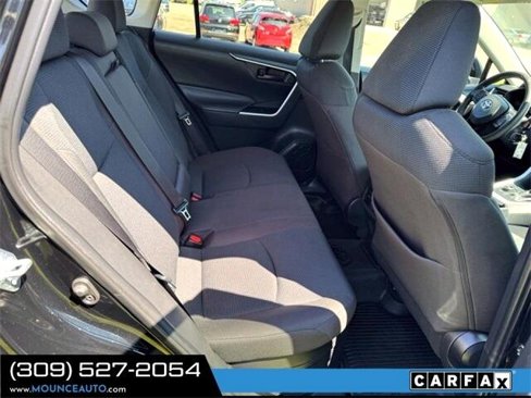 Used 2021 Toyota RAV4 LE image 17