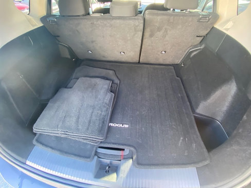 Used 2023 Nissan Rogue S image 29