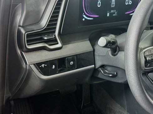 Used 2024 Kia Sportage LX image 17