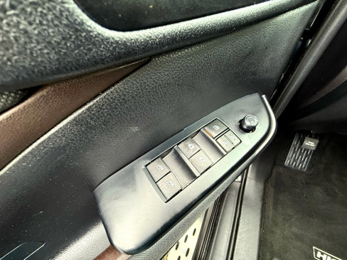 Used 2019 Toyota Highlander LE image 25