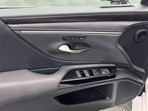 Certified 2025 Lexus ES 300h w/ Premium Package image 10