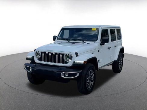 Used 2025 Jeep Wrangler Sahara image 3
