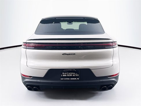 Used 2025 Porsche Cayenne Coupe image 10