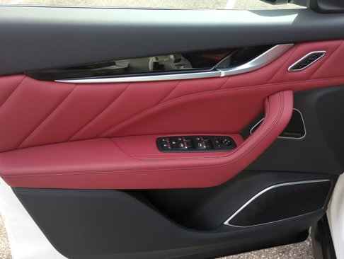 Certified 2022 Maserati Levante GT image 17