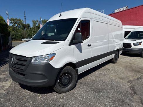 Used 2025 Mercedes-Benz Sprinter 2500 image 1