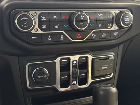 Used 2022 Jeep Wrangler Unlimited Sahara image 26