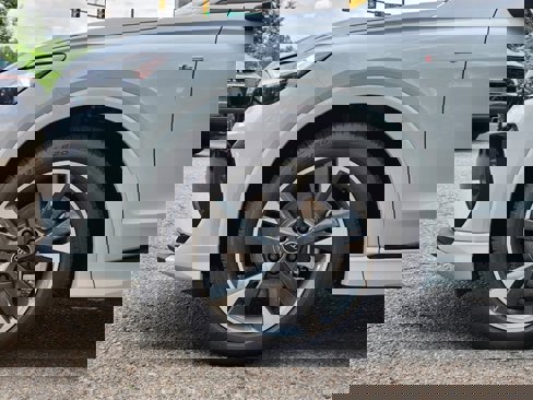 New 2025 Audi Q4 e-tron Premium Plus image 9