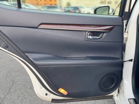 Used 2015 Lexus ES 350 image 21