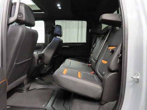 Used 2025 GMC Sierra 2500 AT4 image 10