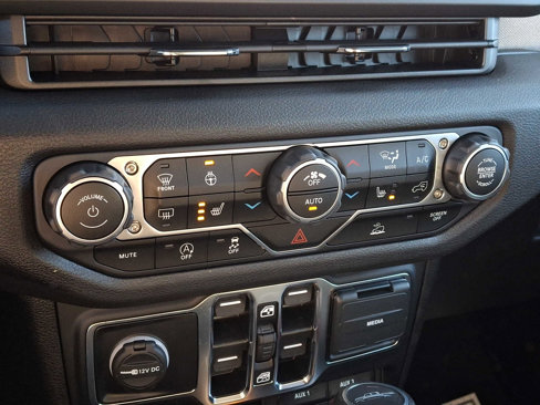 New 2025 Jeep Gladiator Sport image 9